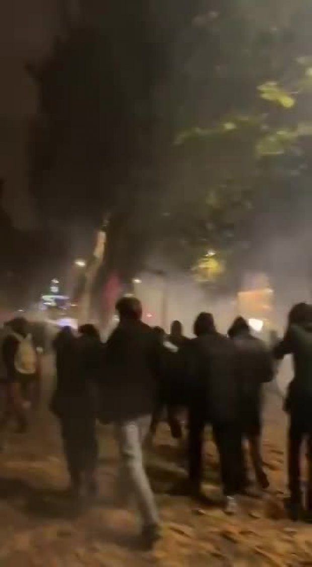 Protesten vor der Nationalversammlung in Paris...02